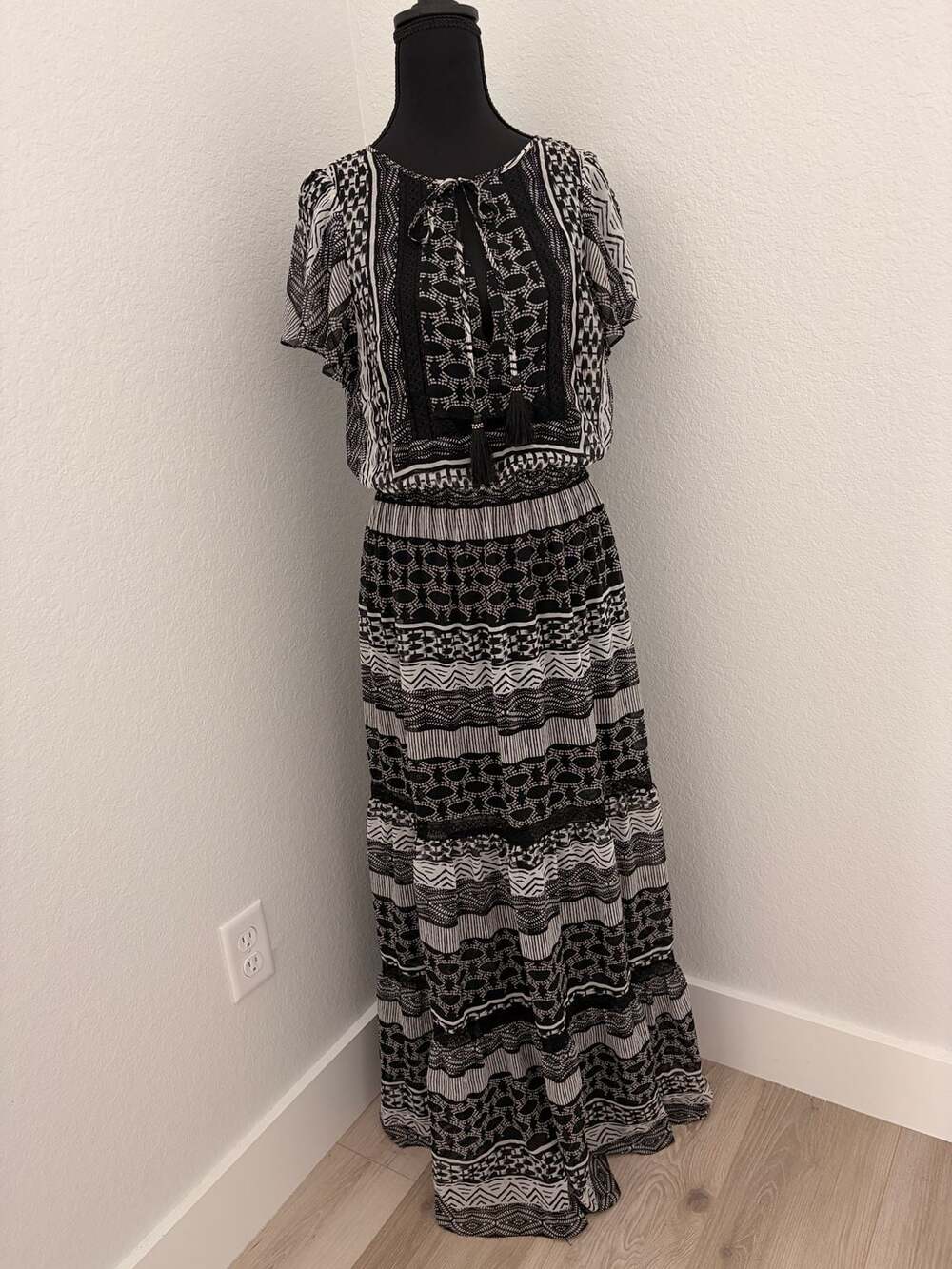 White House Black Market Black and White Printed Flutter-Sleeve Maxi Dress